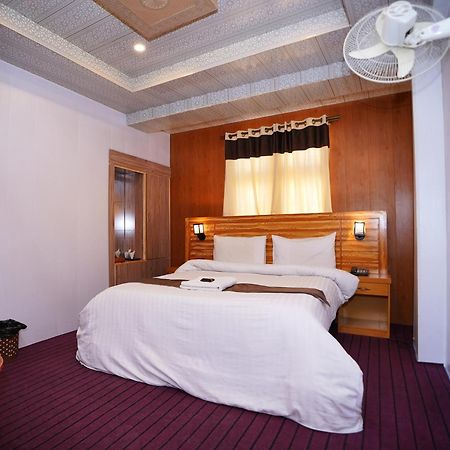 Hunza Elites By Orane Hotel Karimabad  Exterior photo